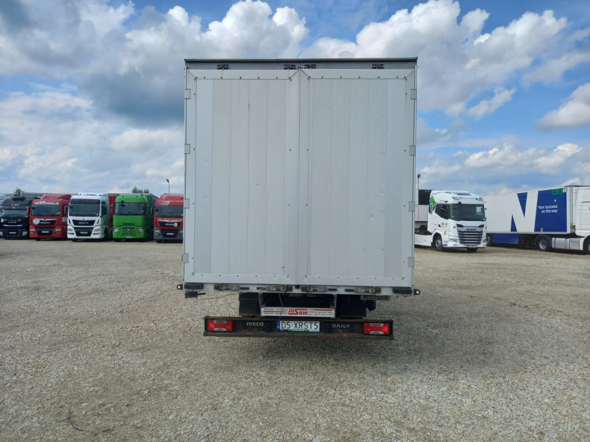 IVECO/JUSAM STANISŁAWJURKOWSKI 50C18/JU06 PLANDEKA - Véhicule utilitaire plateau baché: photos 5 IVECO/JUSAM STANISŁAWJURKOWSKI 50C18/JU06 PLANDEKA - Véhicule utilitaire plateau baché: photos 5