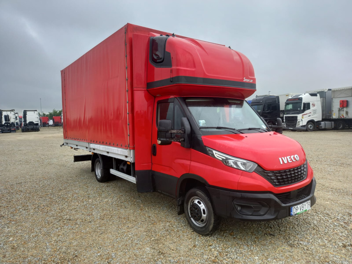 IVECO/JUSAM STANISŁAWJURKOWSKI 50C18/JU06 PLANDEKA - Véhicule utilitaire plateau baché: photos 1 IVECO/JUSAM STANISŁAWJURKOWSKI 50C18/JU06 PLANDEKA - Véhicule utilitaire plateau baché: photos 1