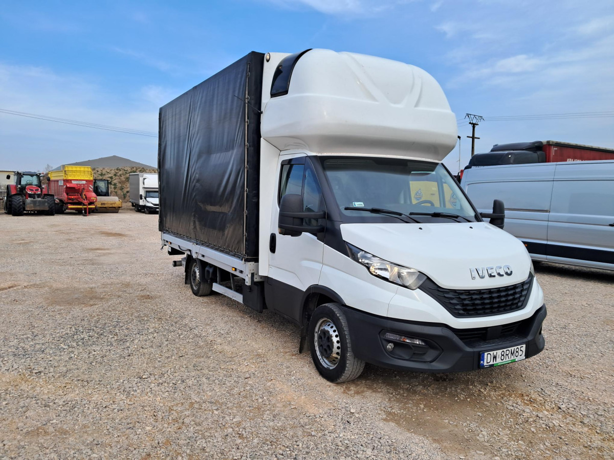 IVECO PLANDEKA Z WINDĄ - Véhicule utilitaire plateau baché: photos 1 IVECO PLANDEKA Z WINDĄ - Véhicule utilitaire plateau baché: photos 1