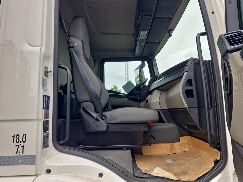 MAN TGM SOLÓWKA - Camion à rideaux coulissants: photos 4 MAN TGM SOLÓWKA - Camion à rideaux coulissants: photos 4