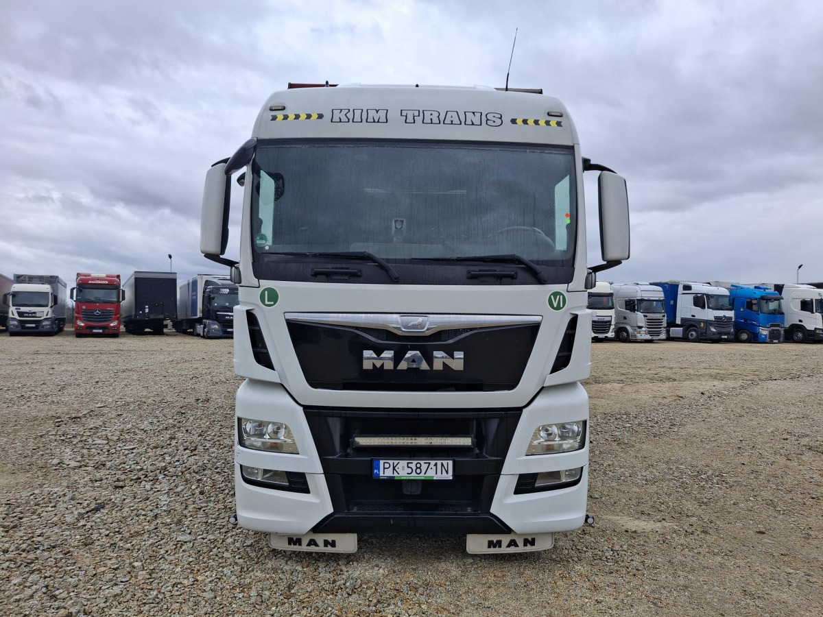 MAN TGX SOLÓWKA - Camion à rideaux coulissants: photos 3 MAN TGX SOLÓWKA - Camion à rideaux coulissants: photos 3