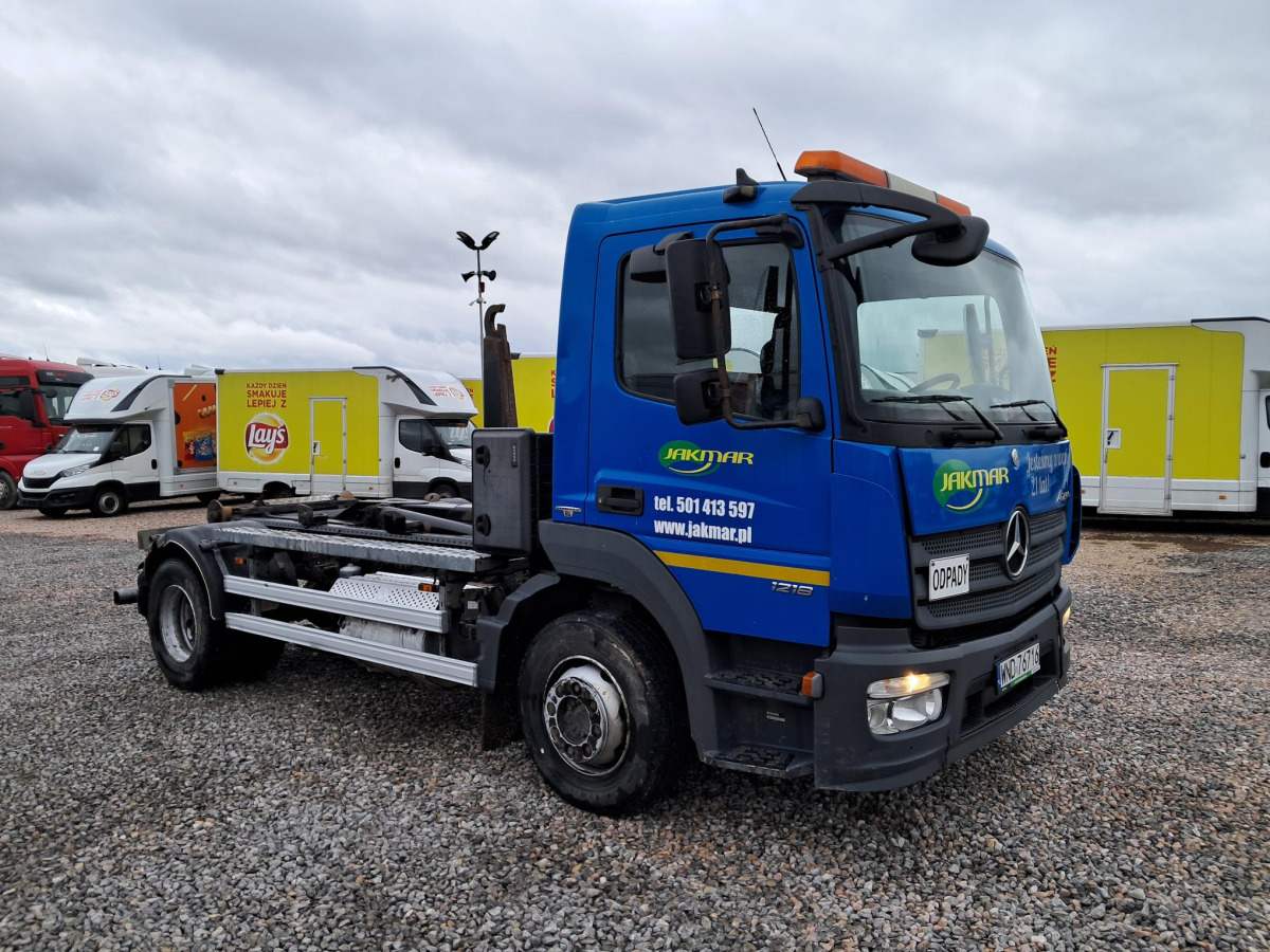 MERCEDES BENZ ATEGO HAKOWIEC - Camion ampliroll: photos 1 MERCEDES BENZ ATEGO HAKOWIEC - Camion ampliroll: photos 1