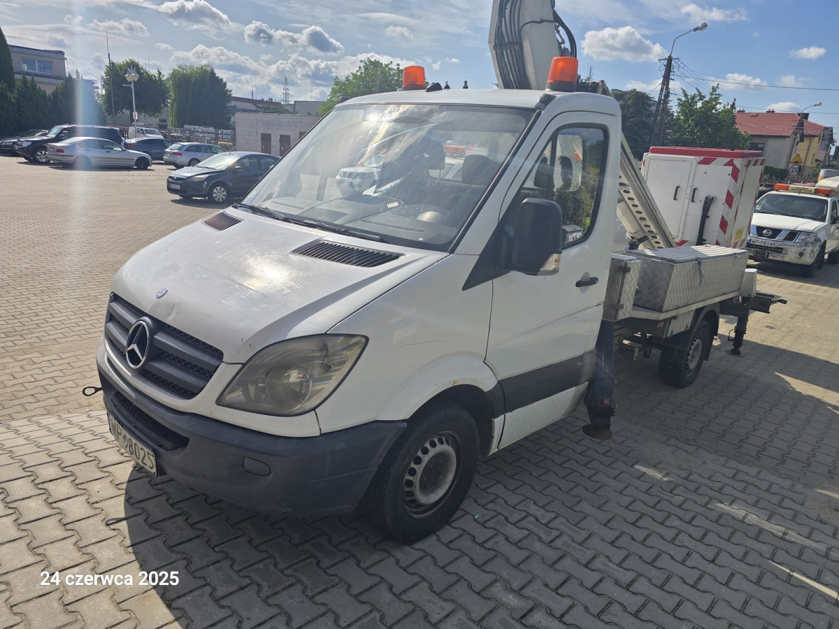 MERCEDES BENZ SPRINTER SPECJALNY - Camion avec nacelle: photos 2 MERCEDES BENZ SPRINTER SPECJALNY - Camion avec nacelle: photos 2