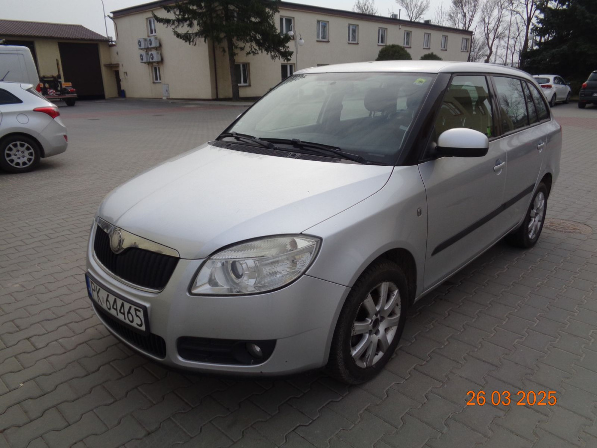 SKODA FABIA KOMBI - Voiture: photos 2 SKODA FABIA KOMBI - Voiture: photos 2