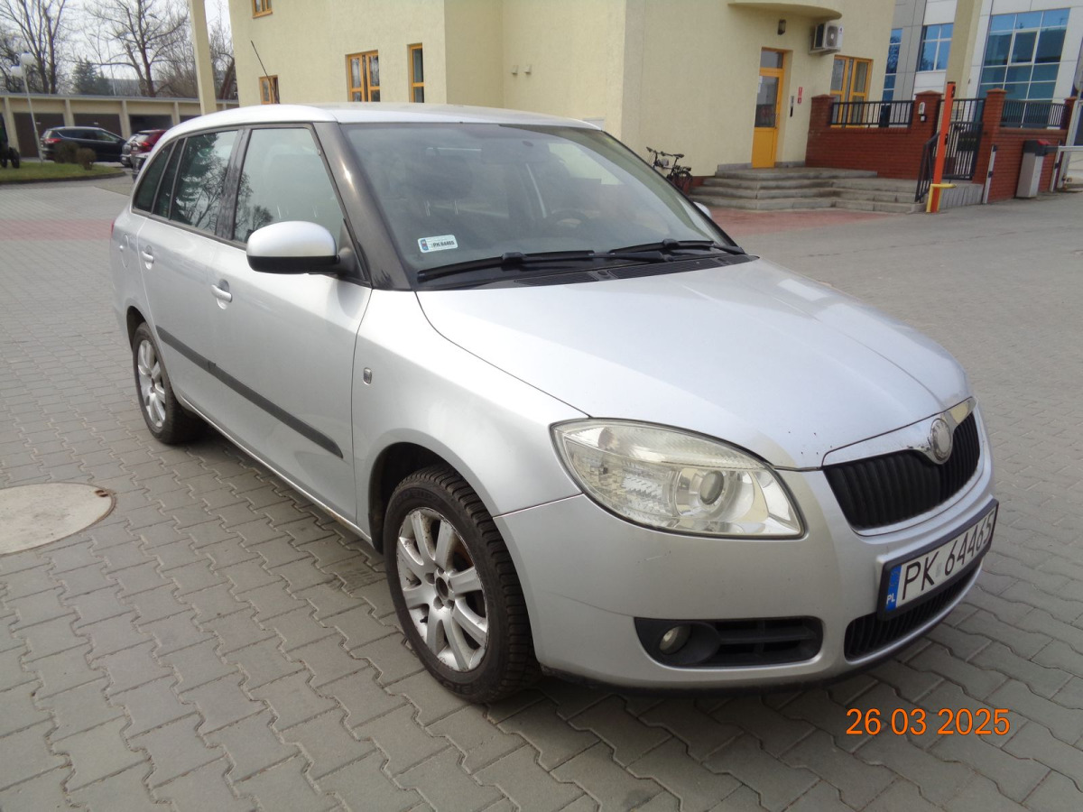 SKODA FABIA KOMBI - Voiture: photos 1 SKODA FABIA KOMBI - Voiture: photos 1