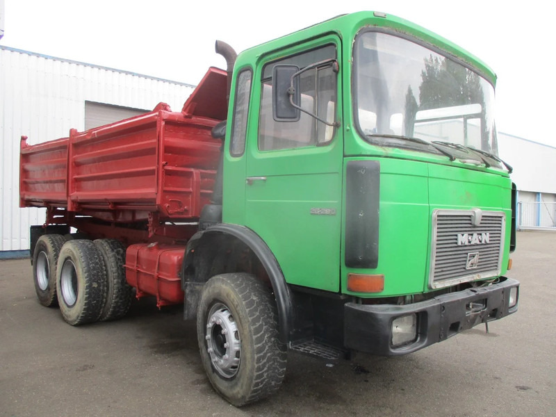 MAN 26.280 , Manual , 6x4 , 3 Way Tipper , Spring suspension - Camion benne: photos 4 MAN 26.280 , Manual , 6x4 , 3 Way Tipper , Spring suspension - Camion benne: photos 4