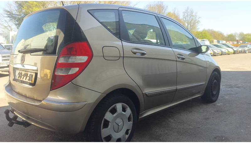 Mercedes-Benz A-Klasse 170 , Airco , leder , distrbute ketting maakt lawaai - Voiture à hayon: photos 3 Mercedes-Benz A-Klasse 170 , Airco , leder , distrbute ketting maakt lawaai - Voiture à hayon: photos 3