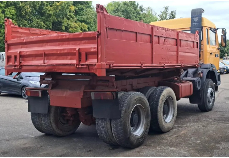 Renault G 300.26 , Manager , 6x4 , 3 Way-Tipper , Spring Suspension , Manual - Camion benne: photos 3 Renault G 300.26 , Manager , 6x4 , 3 Way-Tipper , Spring Suspension , Manual - Camion benne: photos 3