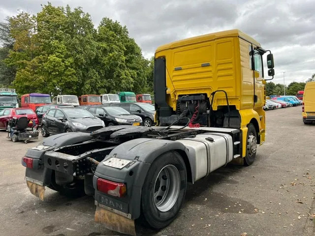 MAN TGA 18-390 , Manual Gearbox , Airco , PTO , Tipper hydraulics - Tracteur routier: photos 3 MAN TGA 18-390 , Manual Gearbox , Airco , PTO , Tipper hydraulics - Tracteur routier: photos 3