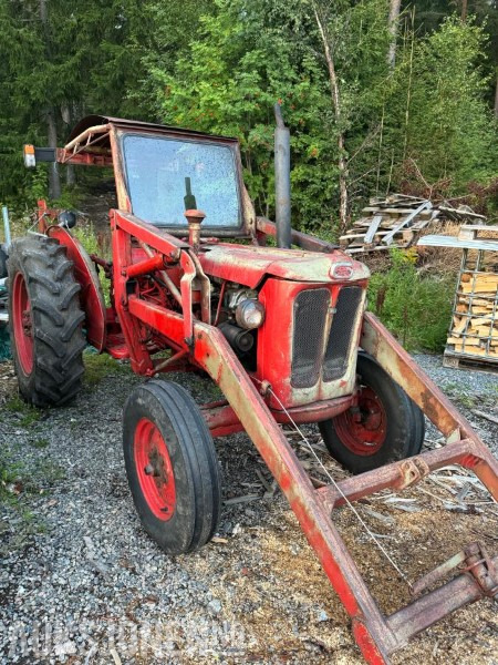1900 Volvo 320 Buster traktor FRONTLASTER MVA FRI - INGEN MINSTEPRIS - Tracteur agricole: photos 2 1900 Volvo 320 Buster traktor FRONTLASTER MVA FRI - INGEN MINSTEPRIS - Tracteur agricole: photos 2