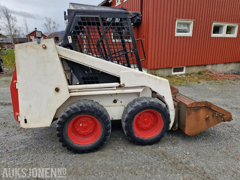 1986 Bobcat 743 kompaktlaster med mye utstyr - MVA-FRI - Mini chargeuse: photos 2 1986 Bobcat 743 kompaktlaster med mye utstyr - MVA-FRI - Mini chargeuse: photos 2