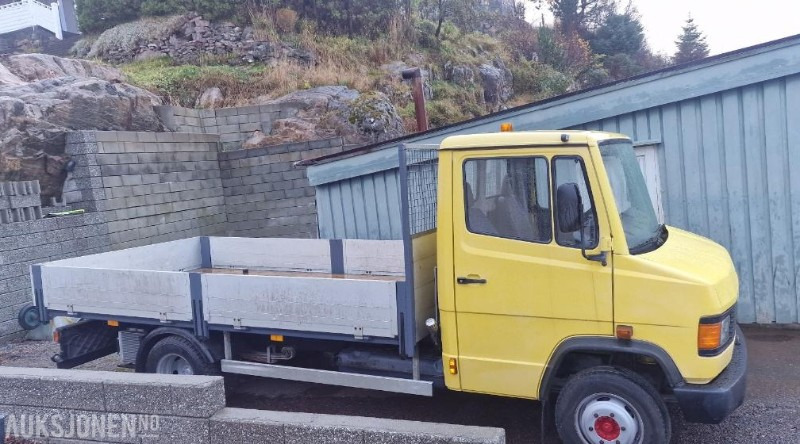 1994 Mercedes-Benz vario 611D lav km stand 9000km med kran - Camion plateau: photos 3 1994 Mercedes-Benz vario 611D lav km stand 9000km med kran - Camion plateau: photos 3