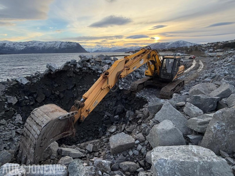 1996 JCB JS200LC - 20 tonns gravemaskin med graveskuffe - Pelle: photos 1 1996 JCB JS200LC - 20 tonns gravemaskin med graveskuffe - Pelle: photos 1