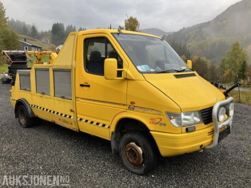 1999 Mercedes-Benz Sprinter 412 4x4 Redningsbil med briller og vinsj - Camion de pompier: photos 2 1999 Mercedes-Benz Sprinter 412 4x4 Redningsbil med briller og vinsj - Camion de pompier: photos 2