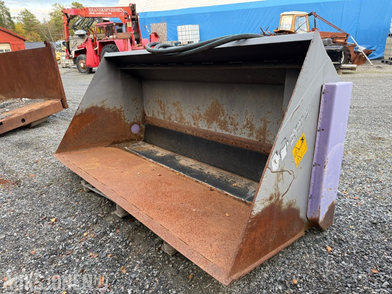 2000 Holms Strøskuffe 2m3 - BM feste - Godet pour chargeur: photos 1 2000 Holms Strøskuffe 2m3 - BM feste - Godet pour chargeur: photos 1
