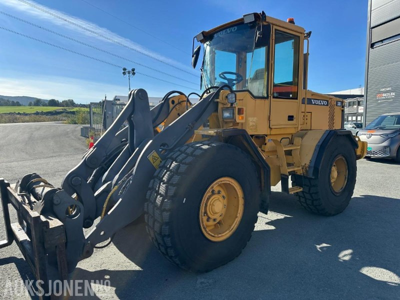 2000 Volvo L70D hjullaster – Pallegafler – Skuffe – Godkjent årskontroll - Chargeuse sur pneus: photos 2 2000 Volvo L70D hjullaster – Pallegafler – Skuffe – Godkjent årskontroll - Chargeuse sur pneus: photos 2