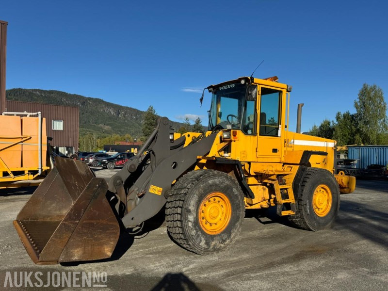 2001 Volvo L90 D hjullaster med skuffe - Chargeuse sur pneus: photos 1 2001 Volvo L90 D hjullaster med skuffe - Chargeuse sur pneus: photos 1
