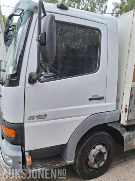 2003 Mercedes-Benz ATEGO 818 planbil 237.000km - Camion plateau: photos 3 2003 Mercedes-Benz ATEGO 818 planbil 237.000km - Camion plateau: photos 3