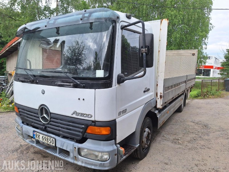 2003 Mercedes-Benz ATEGO 818 planbil 237.000km - Camion plateau: photos 1 2003 Mercedes-Benz ATEGO 818 planbil 237.000km - Camion plateau: photos 1