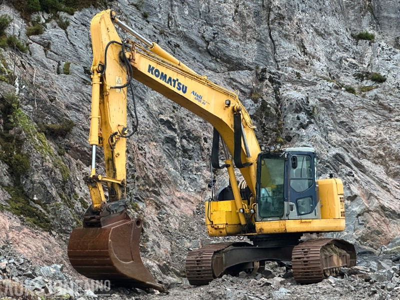 2005 Komatsu PC228USLC-3K gravemaskin // graveskuffe // opplegg til rotortilt - Pelle: photos 1 2005 Komatsu PC228USLC-3K gravemaskin // graveskuffe // opplegg til rotortilt - Pelle: photos 1