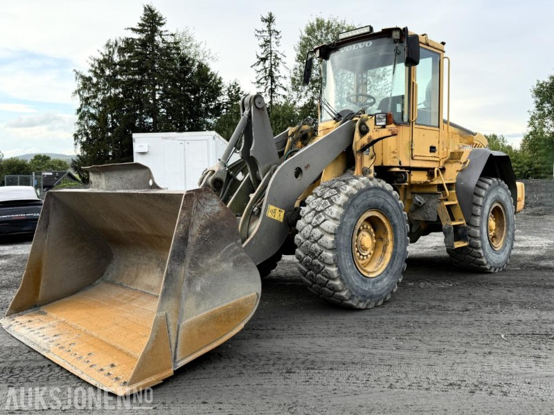 2005 Volvo L90E hjullaster med skuffe / 3. funksjon / pallegaffel - Chargeuse sur pneus: photos 1 2005 Volvo L90E hjullaster med skuffe / 3. funksjon / pallegaffel - Chargeuse sur pneus: photos 1