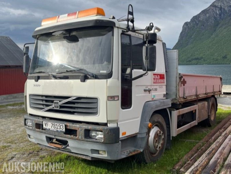 2006 Volvo FL6 H4X2, med 3 veistipp - Camion benne: photos 1 2006 Volvo FL6 H4X2, med 3 veistipp - Camion benne: photos 1