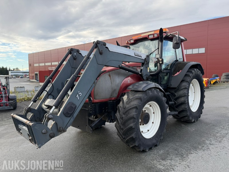2008 Valtra T-180 Traktor med frontlaster / 1362 timer - Tracteur agricole: photos 1 2008 Valtra T-180 Traktor med frontlaster / 1362 timer - Tracteur agricole: photos 1