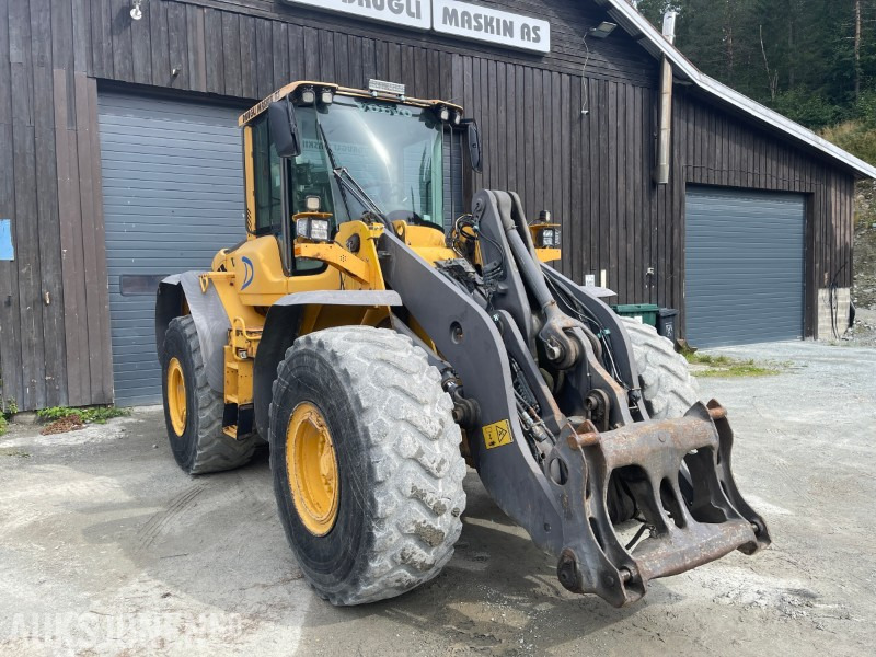 2008 Volvo L110F hjullaster med skuff - sentralsmøring - 3/4 funksjon-Skriver med vekt-kamera - ekstra lys - Chargeuse sur pneus: photos 2 2008 Volvo L110F hjullaster med skuff - sentralsmøring - 3/4 funksjon-Skriver med vekt-kamera - ekstra lys - Chargeuse sur pneus: photos 2