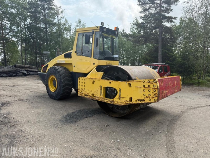2009 Bomag BW226 DH VALS SERVICEHISTORIKK. - Compacteur à pieds de mouton/ Monocylindre: photos 4 2009 Bomag BW226 DH VALS SERVICEHISTORIKK. - Compacteur à pieds de mouton/ Monocylindre: photos 4