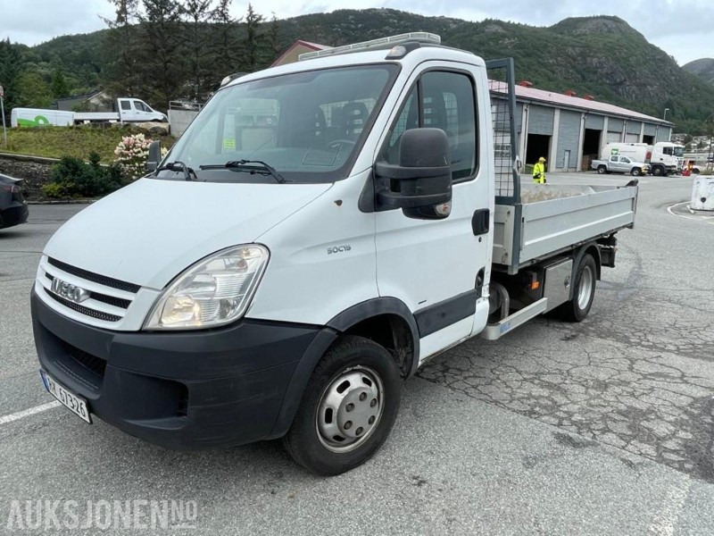 2009 Iveco Daily lastebil med 3-veis tipp - 3 seter - krok - 185707 km. - Camion benne: photos 1 2009 Iveco Daily lastebil med 3-veis tipp - 3 seter - krok - 185707 km. - Camion benne: photos 1