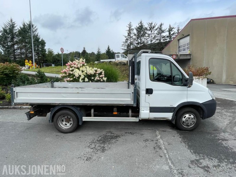 2009 Iveco Daily lastebil med 3-veis tipp - 3 seter - krok - 185707 km. - Camion benne: photos 4 2009 Iveco Daily lastebil med 3-veis tipp - 3 seter - krok - 185707 km. - Camion benne: photos 4