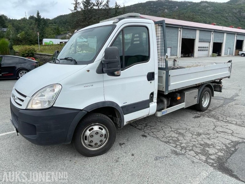 2009 Iveco Daily lastebil med 3-veis tipp - 3 seter - krok - 185707 km. - Camion benne: photos 3 2009 Iveco Daily lastebil med 3-veis tipp - 3 seter - krok - 185707 km. - Camion benne: photos 3