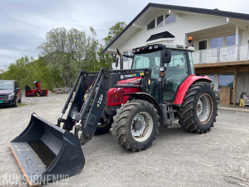 2009 Massey Ferguson MF 5435 Dyna-4 Med frontlaster og snøskuffe - Tracteur agricole: photos 1 2009 Massey Ferguson MF 5435 Dyna-4 Med frontlaster og snøskuffe - Tracteur agricole: photos 1