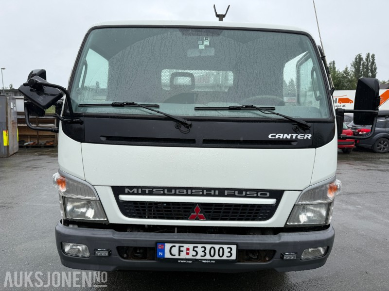 2010 Mitsubishi Fuso Canter 7C18 m/ HMF 635-K2 kran – lav km, fjernstyring - Camion grue: photos 2 2010 Mitsubishi Fuso Canter 7C18 m/ HMF 635-K2 kran – lav km, fjernstyring - Camion grue: photos 2