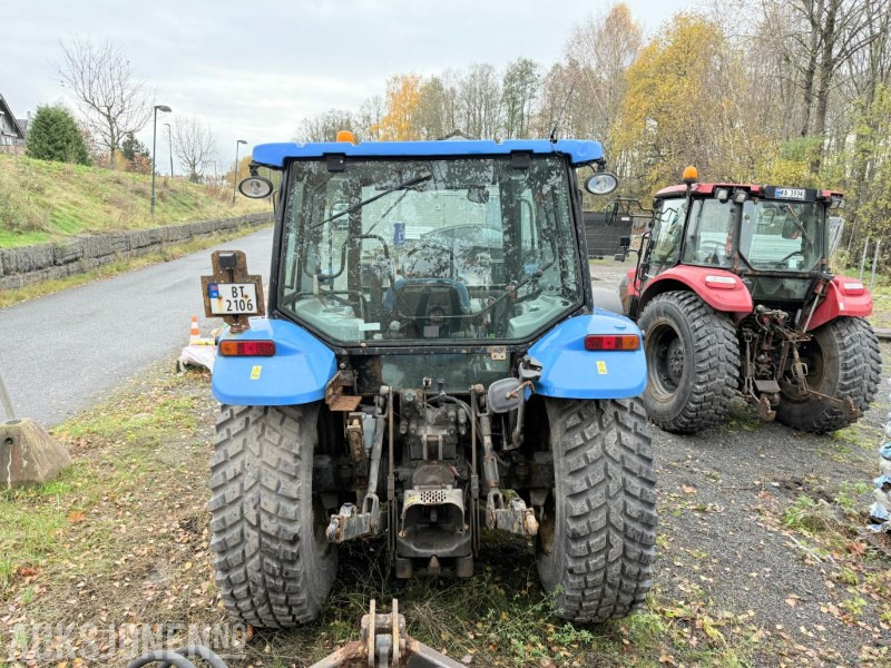 2010 New Holland T5070 traktor / Trima frontlaster / 4X4 - Tracteur agricole: photos 4 2010 New Holland T5070 traktor / Trima frontlaster / 4X4 - Tracteur agricole: photos 4