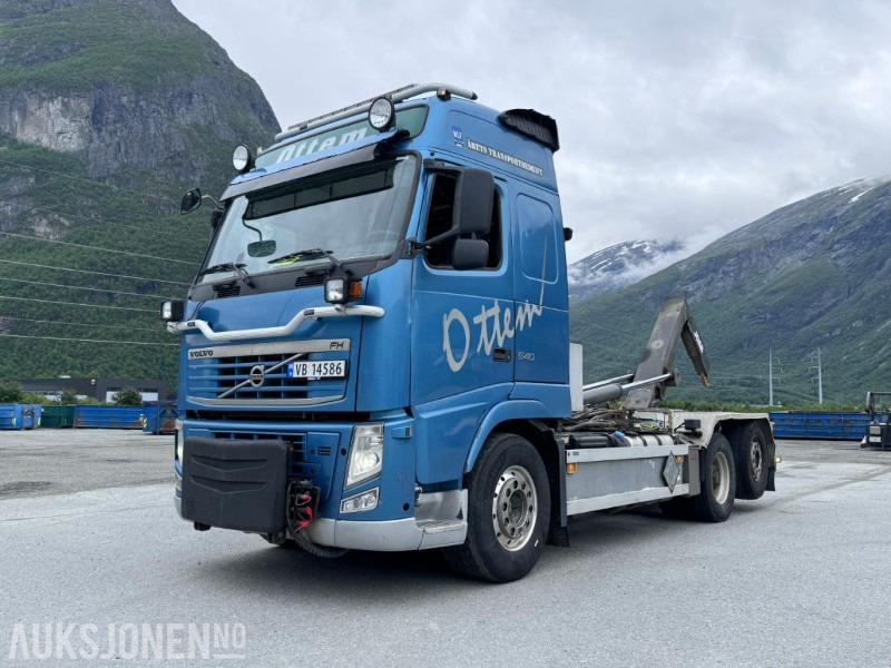 2011 Volvo FH 13 - 540 - Krokbil - Brøyterigget - Fjernstyrt JOAB krokløft - S90 sandstrøere - Camion ampliroll: photos 1 2011 Volvo FH 13 - 540 - Krokbil - Brøyterigget - Fjernstyrt JOAB krokløft - S90 sandstrøere - Camion ampliroll: photos 1