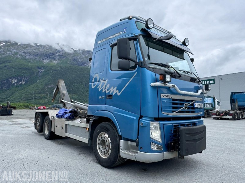2011 Volvo FH 13 - 540 - Krokbil - Brøyterigget - Fjernstyrt JOAB krokløft - S90 sandstrøere - Camion ampliroll: photos 3 2011 Volvo FH 13 - 540 - Krokbil - Brøyterigget - Fjernstyrt JOAB krokløft - S90 sandstrøere - Camion ampliroll: photos 3