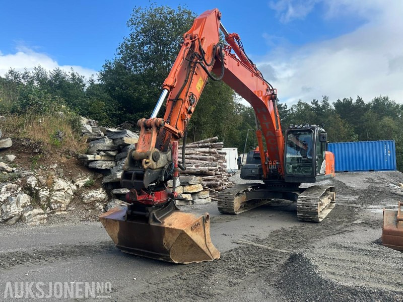 2014 Hitachi ZX250LC-5B Gravemaskin - 10741 Timer - Tiltrotator - Sentralsmøring - Bunkringspumpe - GPS - 2 Skuffer - Pelle: photos 1 2014 Hitachi ZX250LC-5B Gravemaskin - 10741 Timer - Tiltrotator - Sentralsmøring - Bunkringspumpe - GPS - 2 Skuffer - Pelle: photos 1