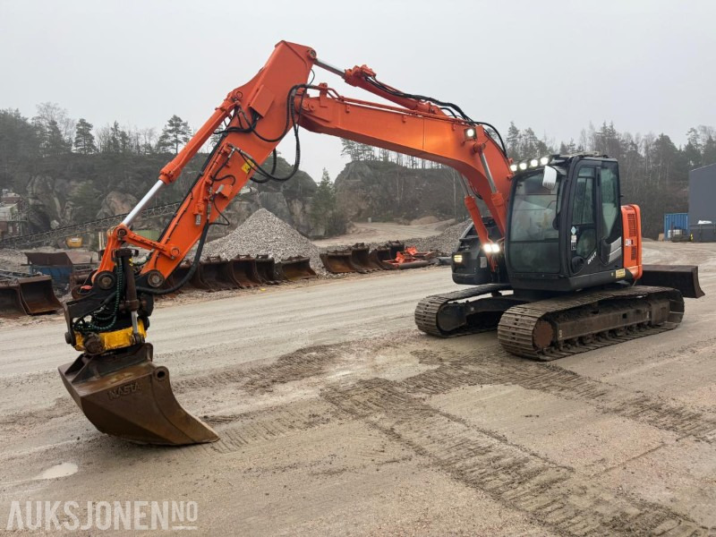 2014 Hitachi Zaxis 135us BELTEGRAVER ENGCON TILTROTATOR SERVICEHISTORIKK SENTRALSMØRING 2 SKUFFER - Pelle: photos 1 2014 Hitachi Zaxis 135us BELTEGRAVER ENGCON TILTROTATOR SERVICEHISTORIKK SENTRALSMØRING 2 SKUFFER - Pelle: photos 1