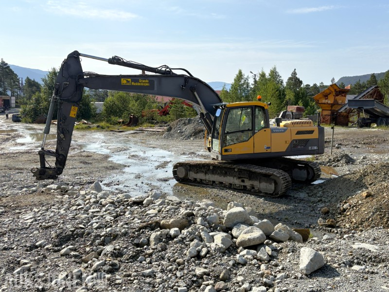 2014 Volvo EC 220DL - 10 656 timer - sertifisert - Pelle: photos 1 2014 Volvo EC 220DL - 10 656 timer - sertifisert - Pelle: photos 1