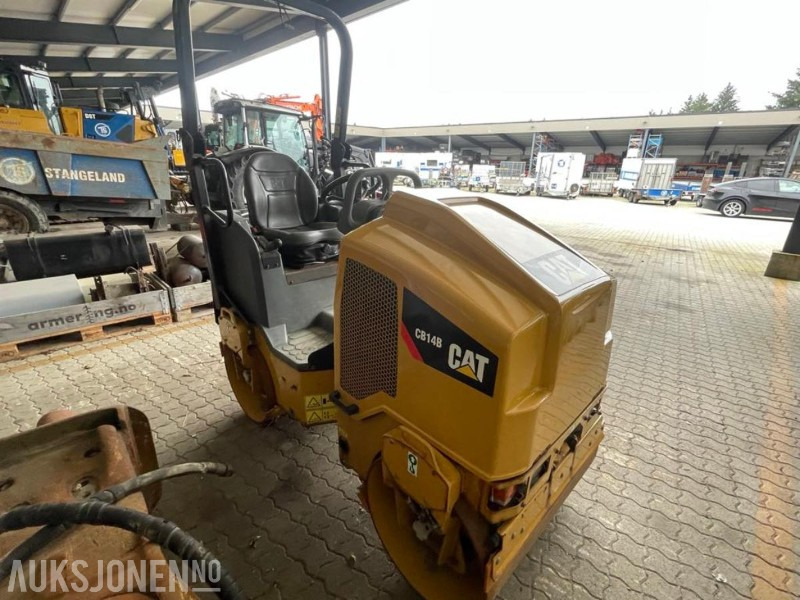 2015 Cat CB14B - 1,5 tonns universalvals med 900 mm (35”) tandemvibrasjonstromler. - Compacteur: photos 3 2015 Cat CB14B - 1,5 tonns universalvals med 900 mm (35”) tandemvibrasjonstromler. - Compacteur: photos 3
