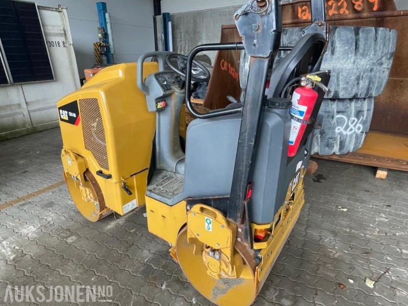 2015 Cat CB14B - 1,5 tonns universalvals med 900 mm (35”) tandemvibrasjonstromler. - Compacteur: photos 4 2015 Cat CB14B - 1,5 tonns universalvals med 900 mm (35”) tandemvibrasjonstromler. - Compacteur: photos 4