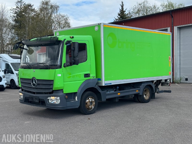 2015 Mercedes-Benz ATEGO - Skapbil med løftelem - Lett lastebil - Camion fourgon: photos 1 2015 Mercedes-Benz ATEGO - Skapbil med løftelem - Lett lastebil - Camion fourgon: photos 1