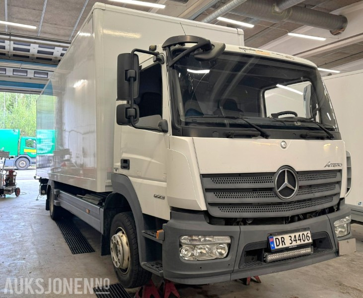 2015 Mercedes-Benz Atego | rep.objekt | lav km! | cruise | bakløft | Ringfeder | Bluetec 6 - Camion fourgon: photos 3 2015 Mercedes-Benz Atego | rep.objekt | lav km! | cruise | bakløft | Ringfeder | Bluetec 6 - Camion fourgon: photos 3