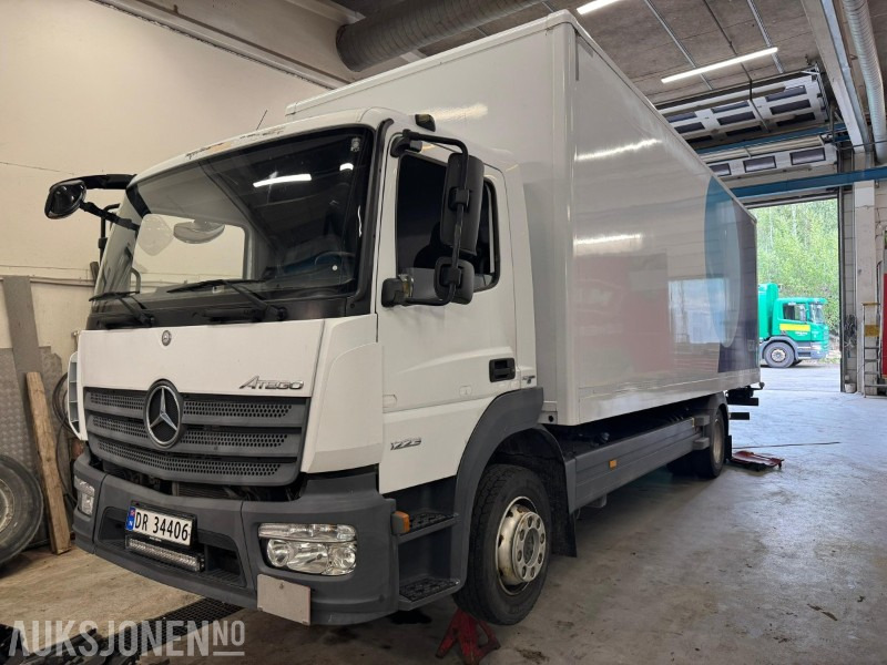 2015 Mercedes-Benz Atego | rep.objekt | lav km! | cruise | bakløft | Ringfeder | Bluetec 6 - Camion fourgon: photos 1 2015 Mercedes-Benz Atego | rep.objekt | lav km! | cruise | bakløft | Ringfeder | Bluetec 6 - Camion fourgon: photos 1