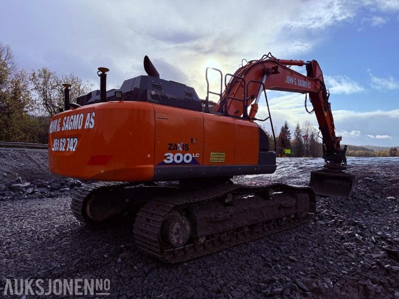2016 Hitachi ZX300LC-6 Beltegraver - Sentralsmøring, GPS, Engcon tiltrotator og 2 skuffer - Pelle: photos 3 2016 Hitachi ZX300LC-6 Beltegraver - Sentralsmøring, GPS, Engcon tiltrotator og 2 skuffer - Pelle: photos 3