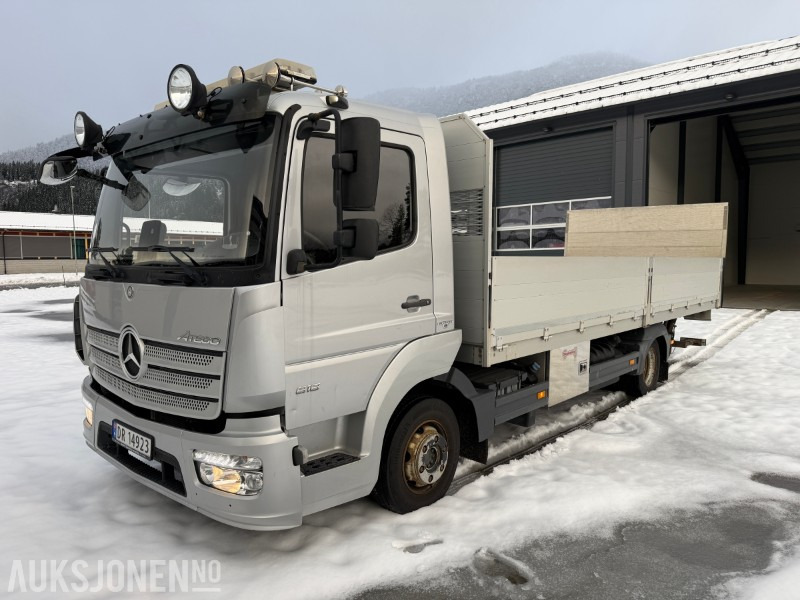 2016 Mercedes-Benz Atego 816 planbil med Zepro løftelem - C1 førarkort - Eu godkjent - Camion plateau: photos 1 2016 Mercedes-Benz Atego 816 planbil med Zepro løftelem - C1 førarkort - Eu godkjent - Camion plateau: photos 1