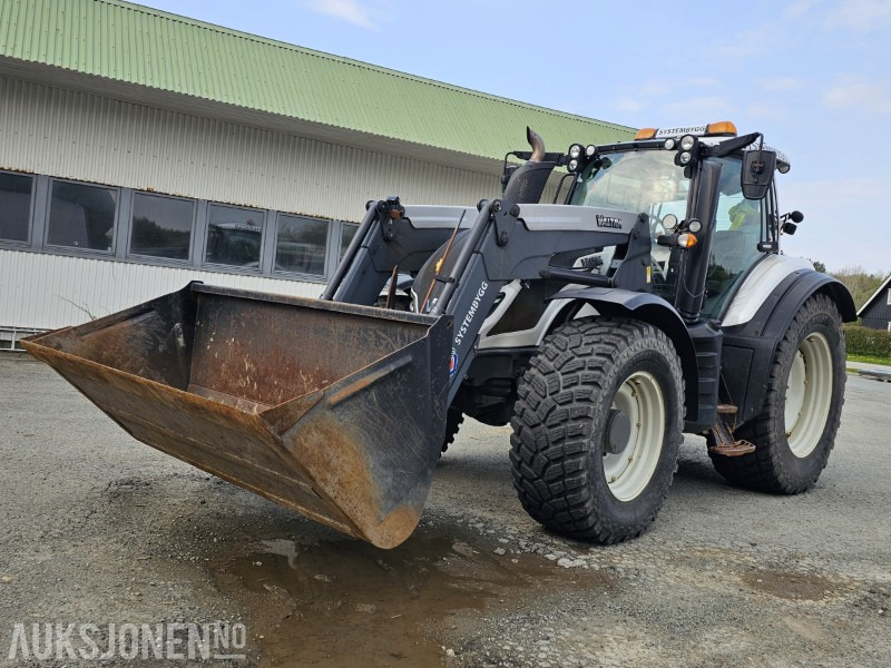 2016 Valtra T144D - Direct - Laster - Luft - 50 km/t - 3 -Medfølger skuffe882 t - Tracteur agricole: photos 3 2016 Valtra T144D - Direct - Laster - Luft - 50 km/t - 3 -Medfølger skuffe882 t - Tracteur agricole: photos 3