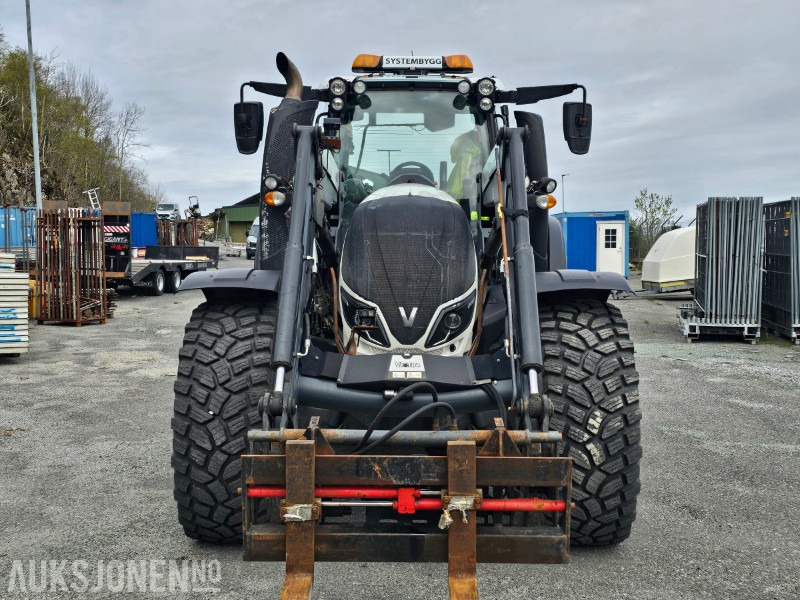 2016 Valtra T144D - Direct - Laster - Luft - 50 km/t - 3 -Medfølger skuffe882 t - Tracteur agricole: photos 4 2016 Valtra T144D - Direct - Laster - Luft - 50 km/t - 3 -Medfølger skuffe882 t - Tracteur agricole: photos 4