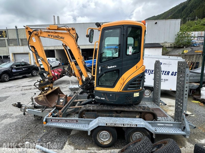2017 Hyundai Robex 25z-9AK Minigraver med maskinhenger og tilbehør, 909 timer - Mini pelle: photos 2 2017 Hyundai Robex 25z-9AK Minigraver med maskinhenger og tilbehør, 909 timer - Mini pelle: photos 2
